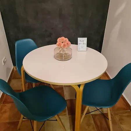 Апартаменты Max's Downtown Oasis *