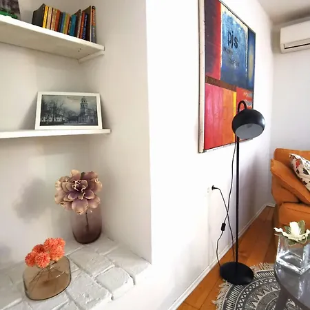 Max's Downtown Oasis Задар