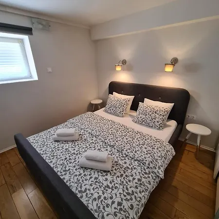 Max's Downtown Oasis Apartman *