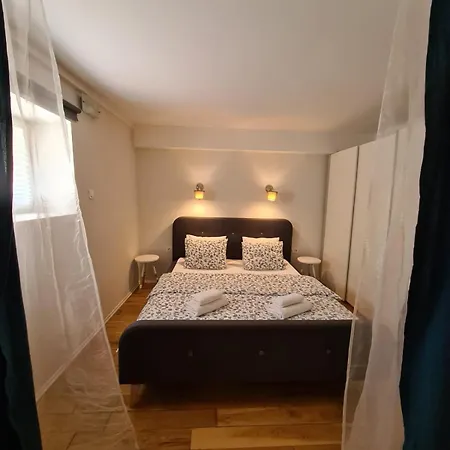 Max's Downtown Oasis شقة