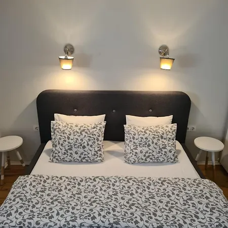 Max's Downtown Oasis * Ζαντάρ