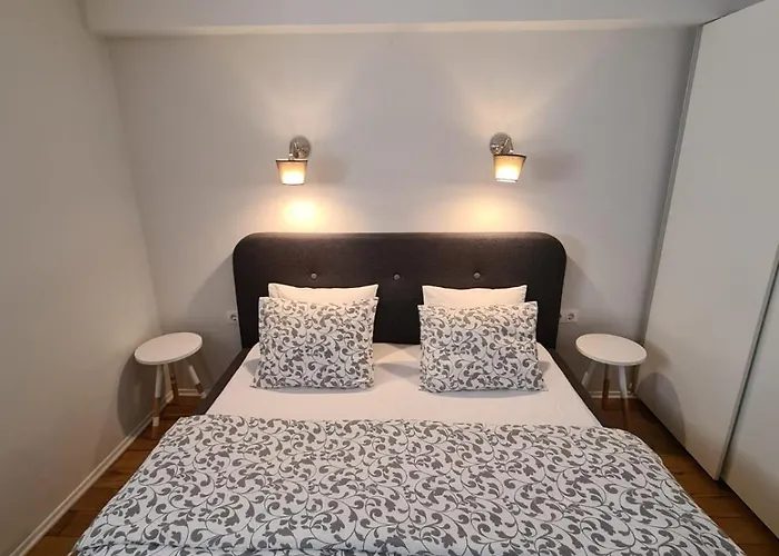 Max's Downtown Oasis *