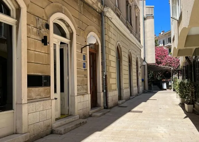 Max's Downtown Oasis Zadar